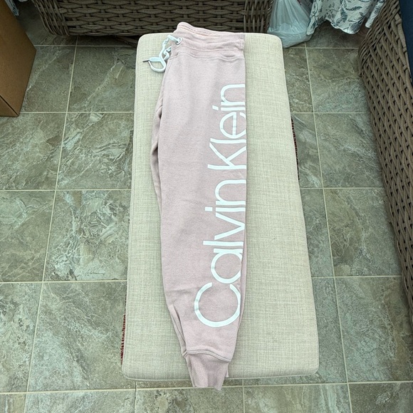 Calvin Klein women’s size S jogger sweatpants, pink - Picture 4 of 4
